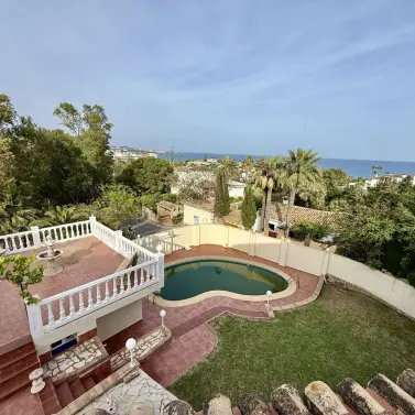 Venta de villa independiente en Calahonda