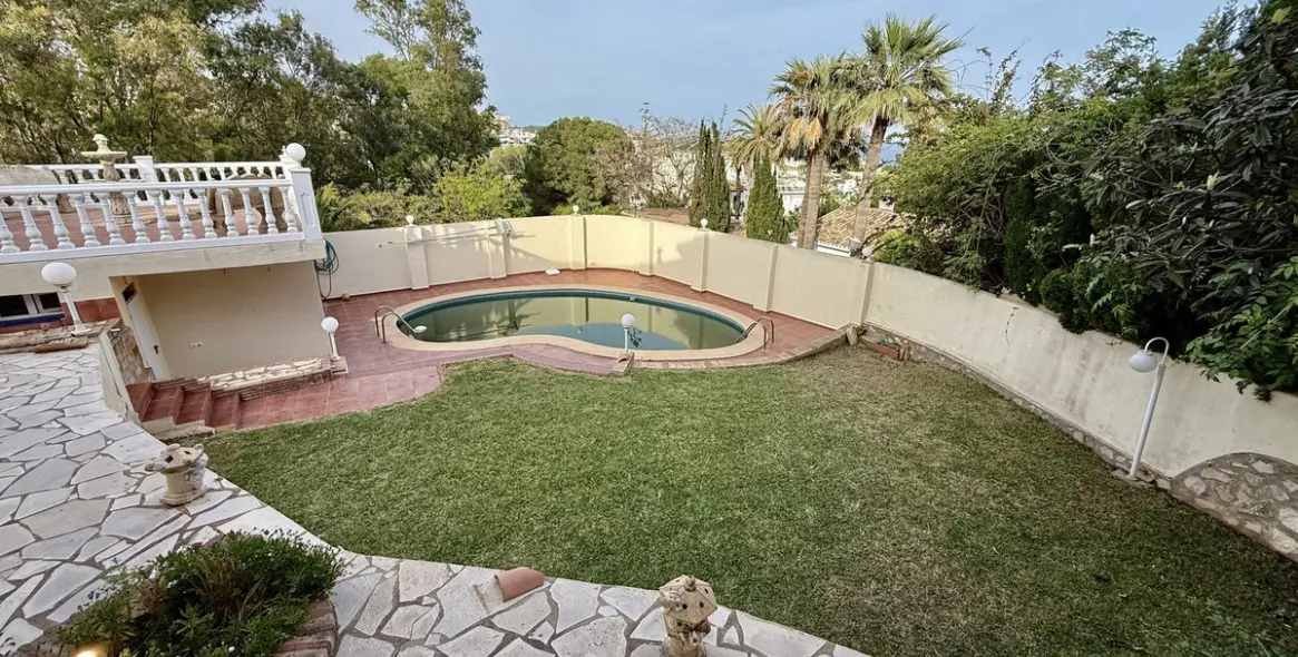 Venta de villa independiente en Calahonda 48