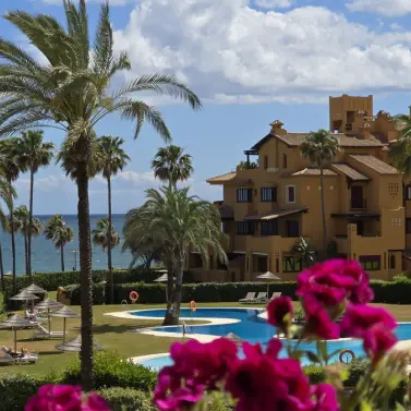 Venta de apartamento en planta media en Estepona