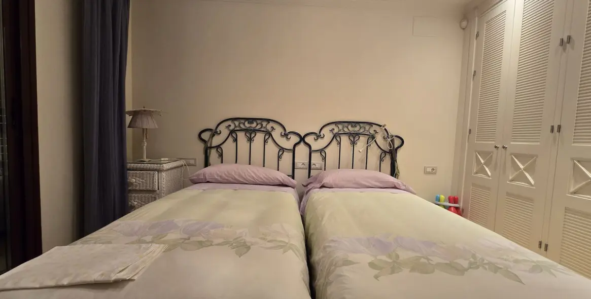 Sale of middle floor apartment in Estepona 23