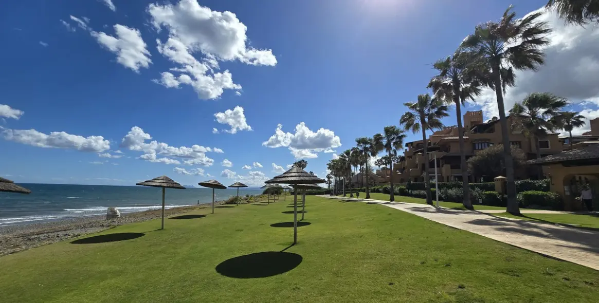 Sale of middle floor apartment in Estepona 30