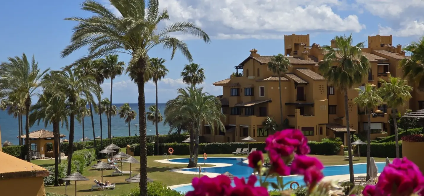 Продажа апартаментов на среднем этаже в Estepona 1