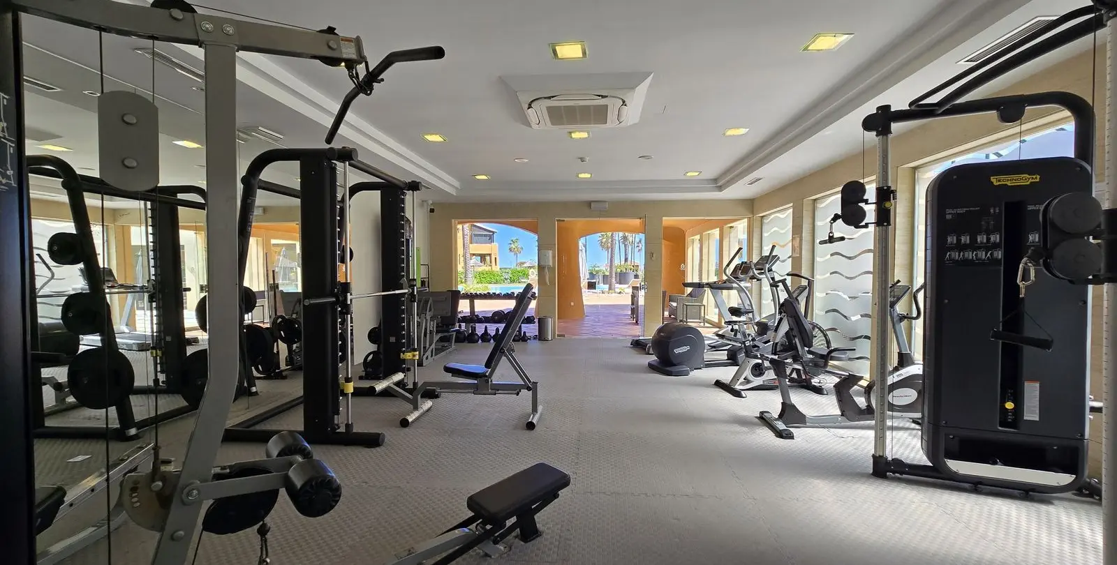 Продажа апартаментов на среднем этаже в Estepona 4