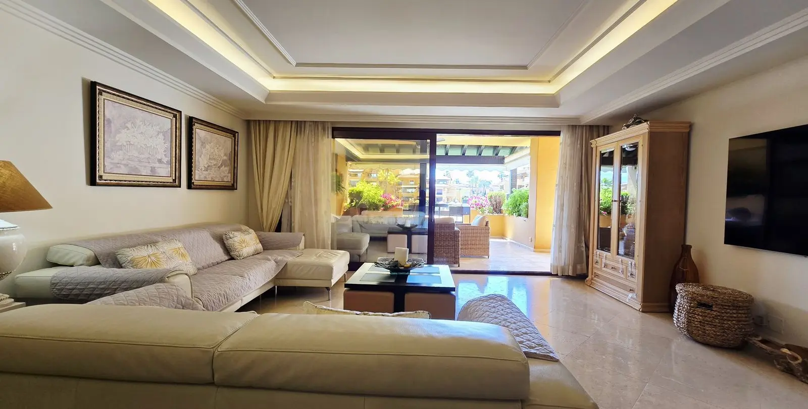 Продажа апартаментов на среднем этаже в Estepona 8