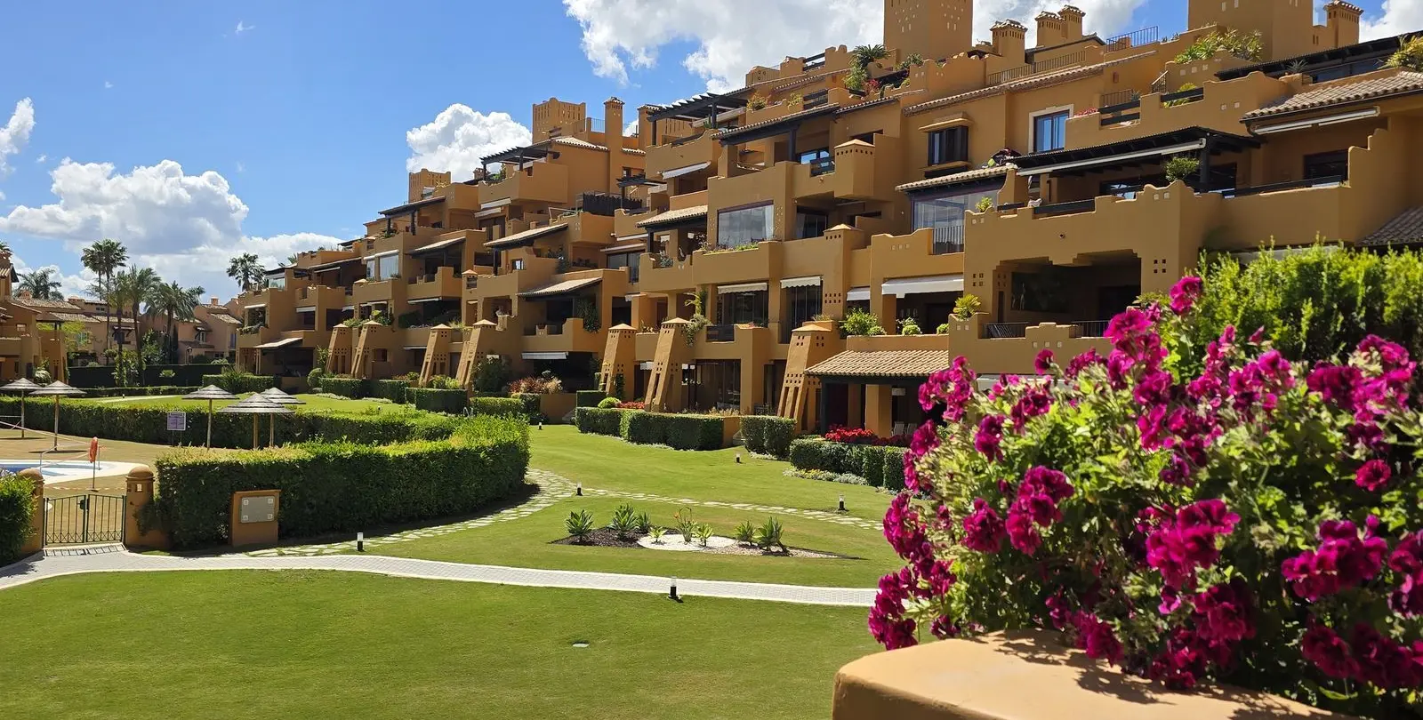 Продажа апартаментов на среднем этаже в Estepona 10