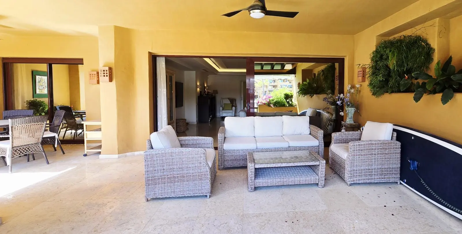 Продажа апартаментов на среднем этаже в Estepona 11