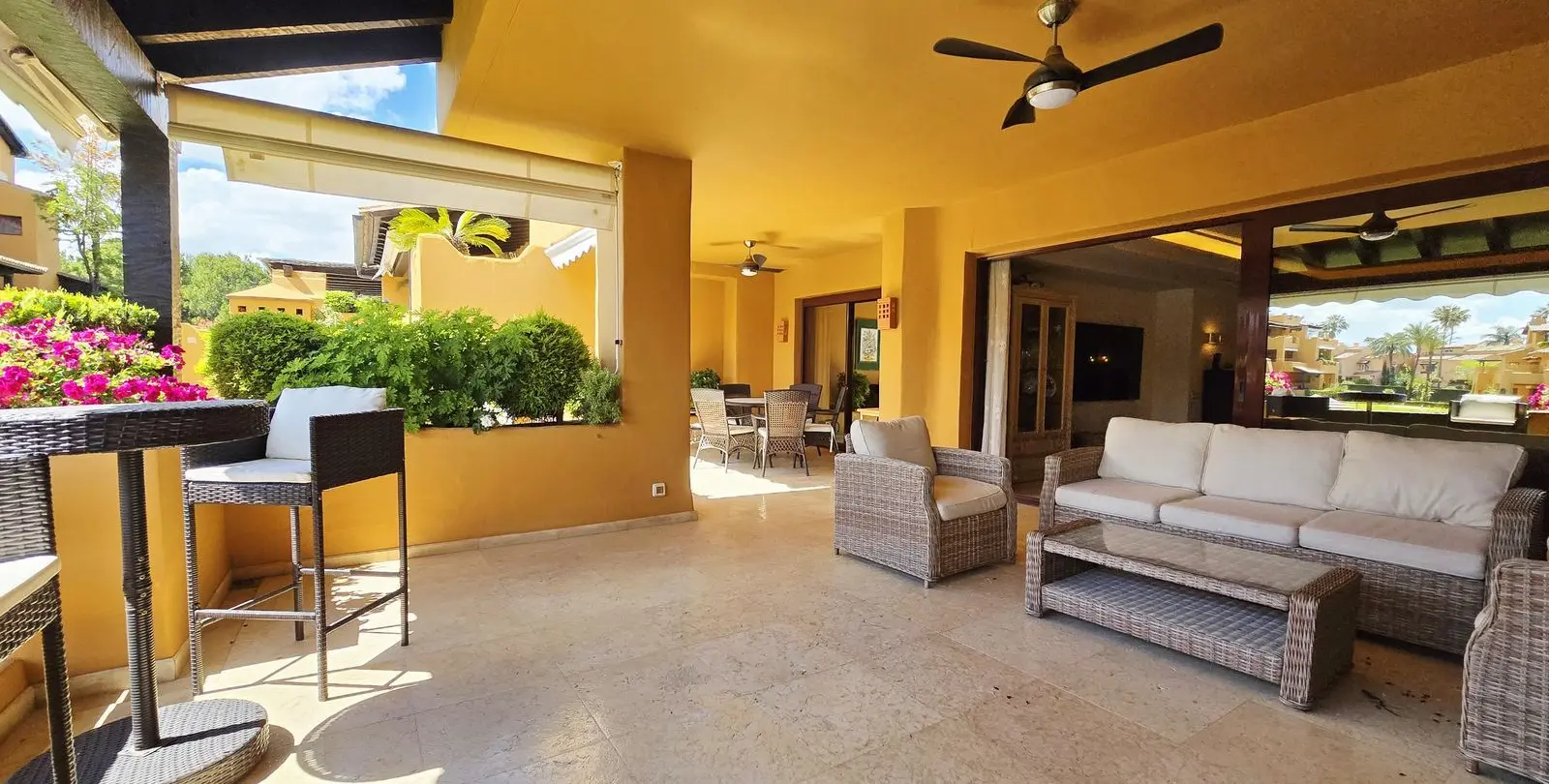 Продажа апартаментов на среднем этаже в Estepona 12