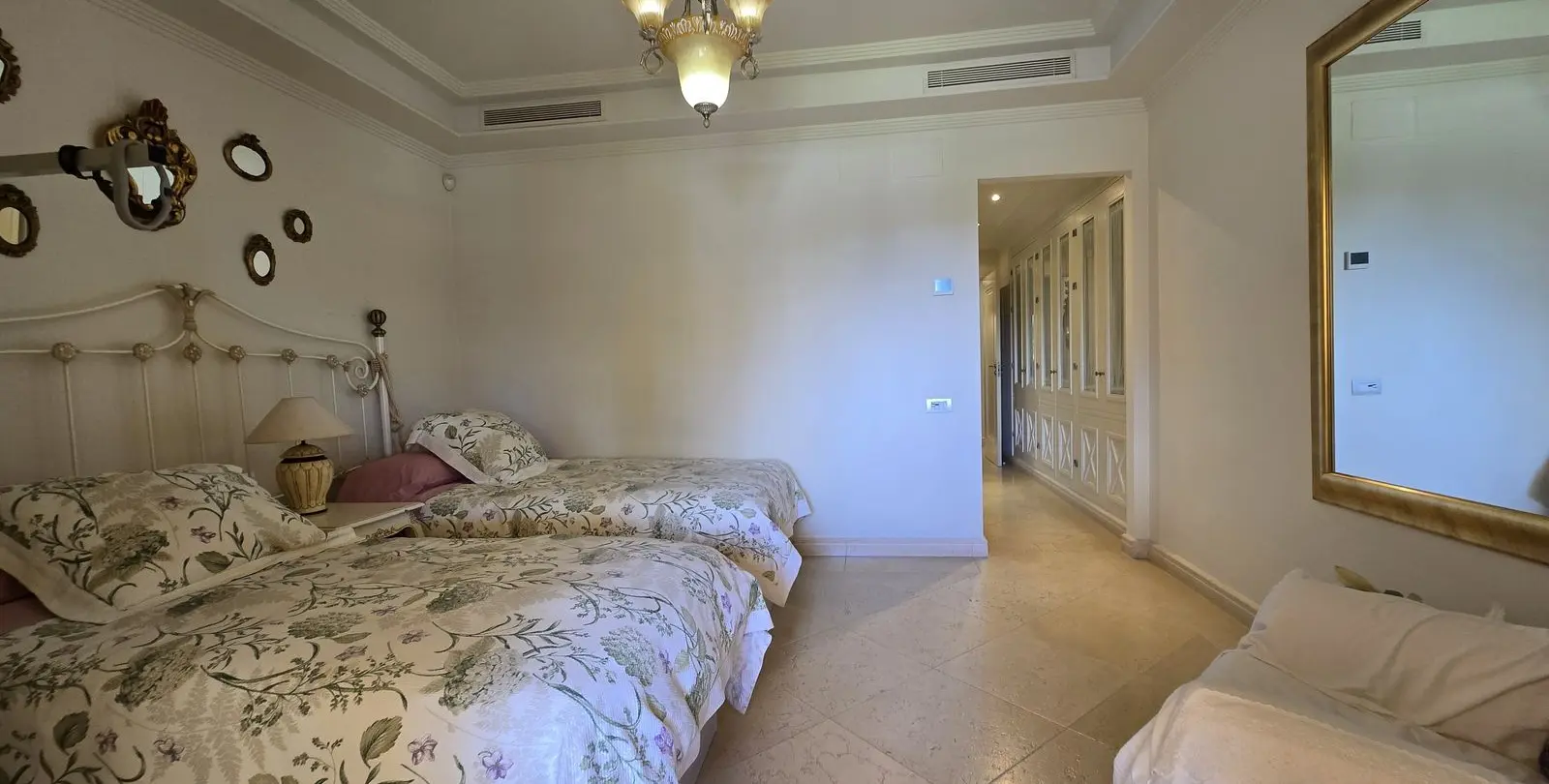 Продажа апартаментов на среднем этаже в Estepona 17