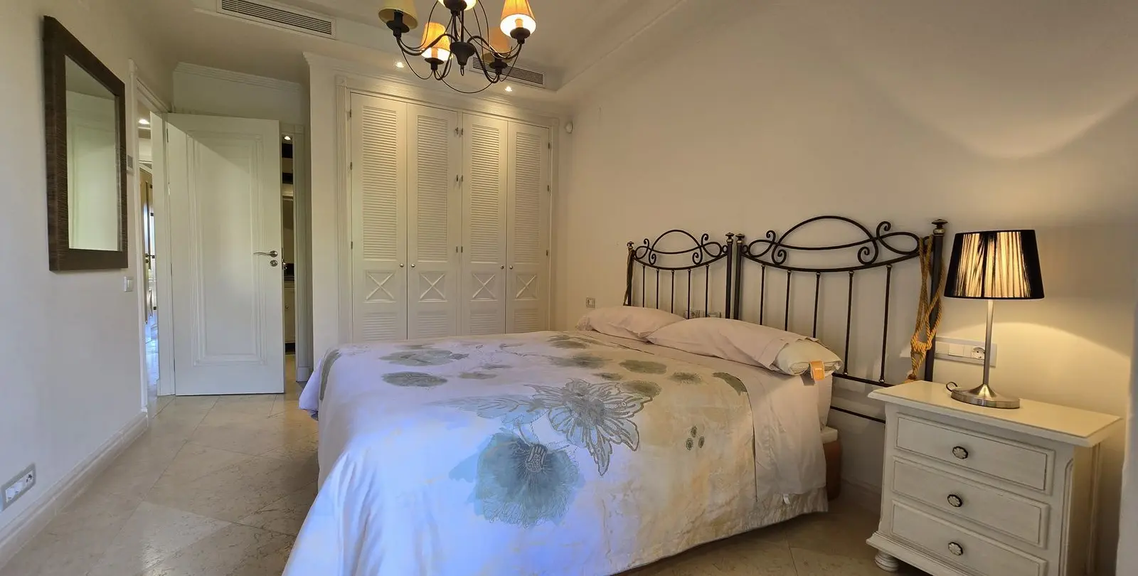 Продажа апартаментов на среднем этаже в Estepona 20