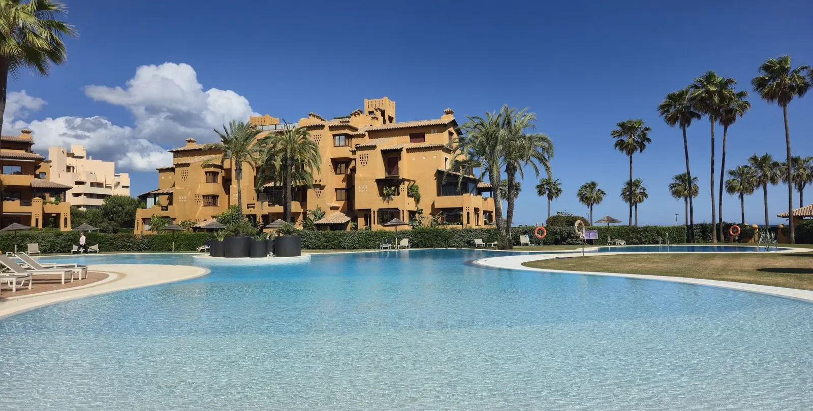 Продажа апартаментов на среднем этаже в Estepona 27