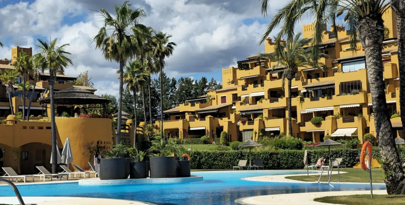 Продажа апартаментов на среднем этаже в Estepona 29