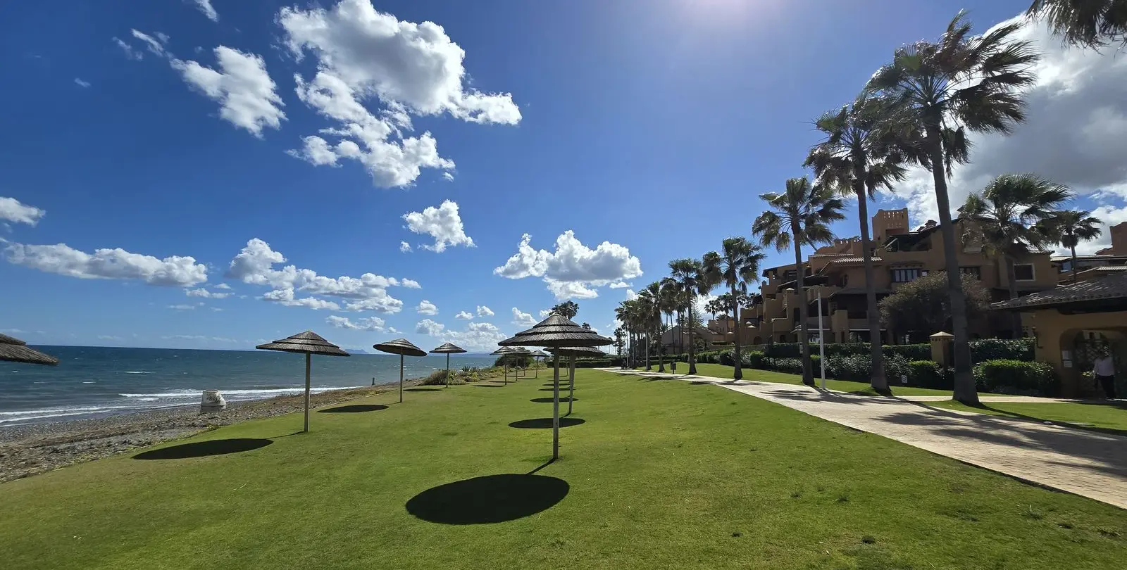 Продажа апартаментов на среднем этаже в Estepona 30