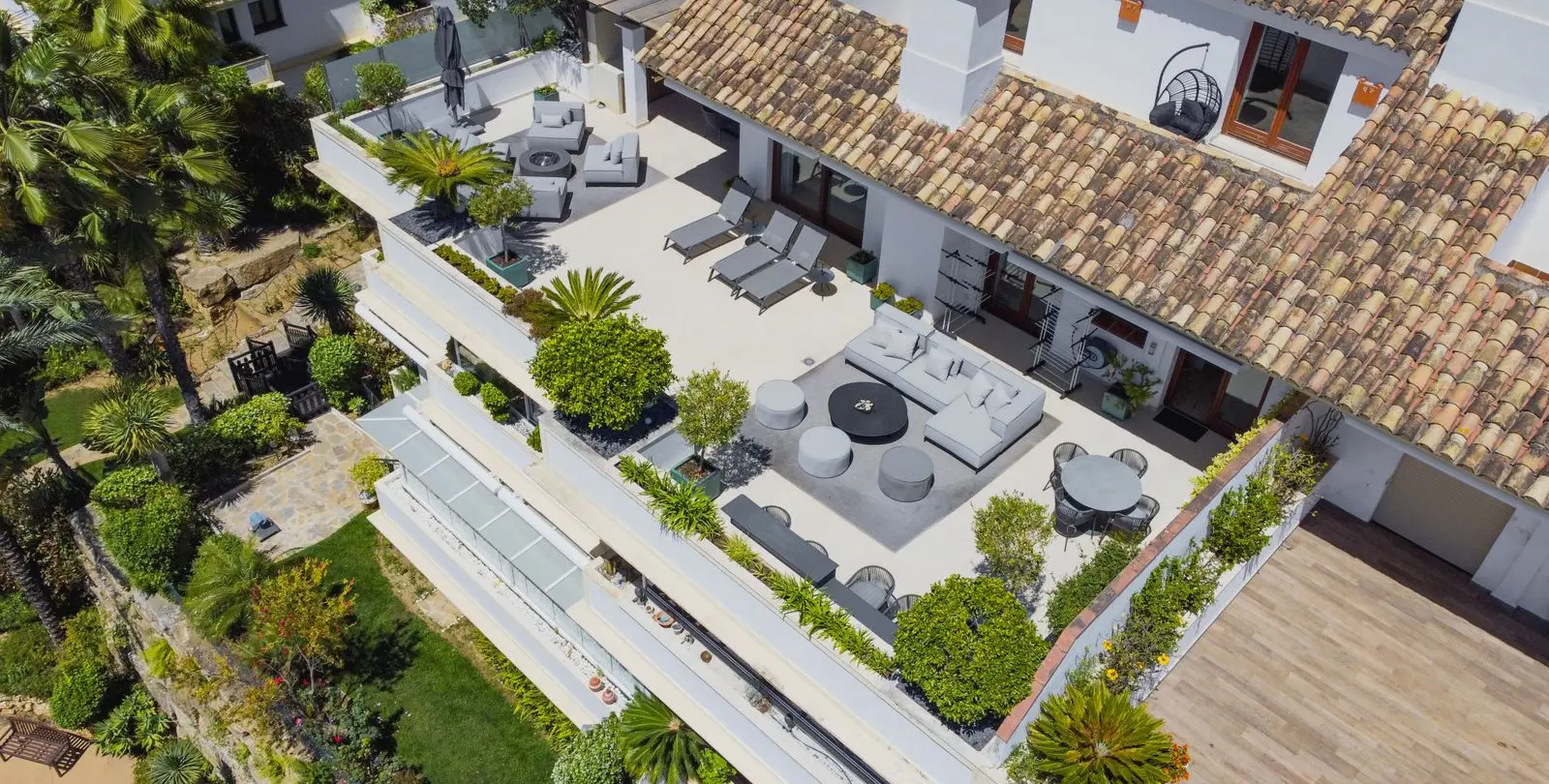 Sale of penthouse duplex in The Golden Mile 1