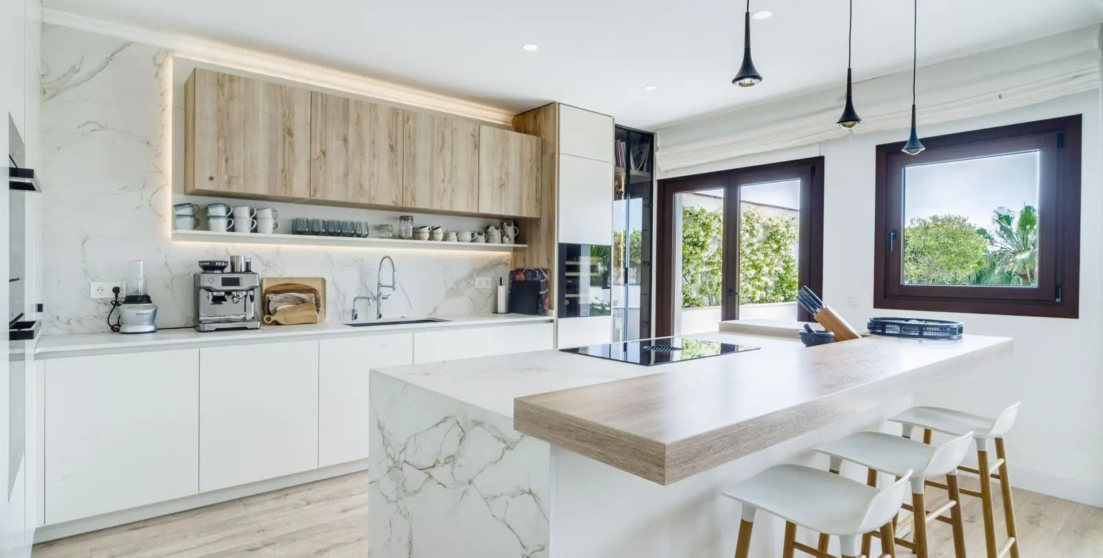 Sale of penthouse duplex in The Golden Mile 3