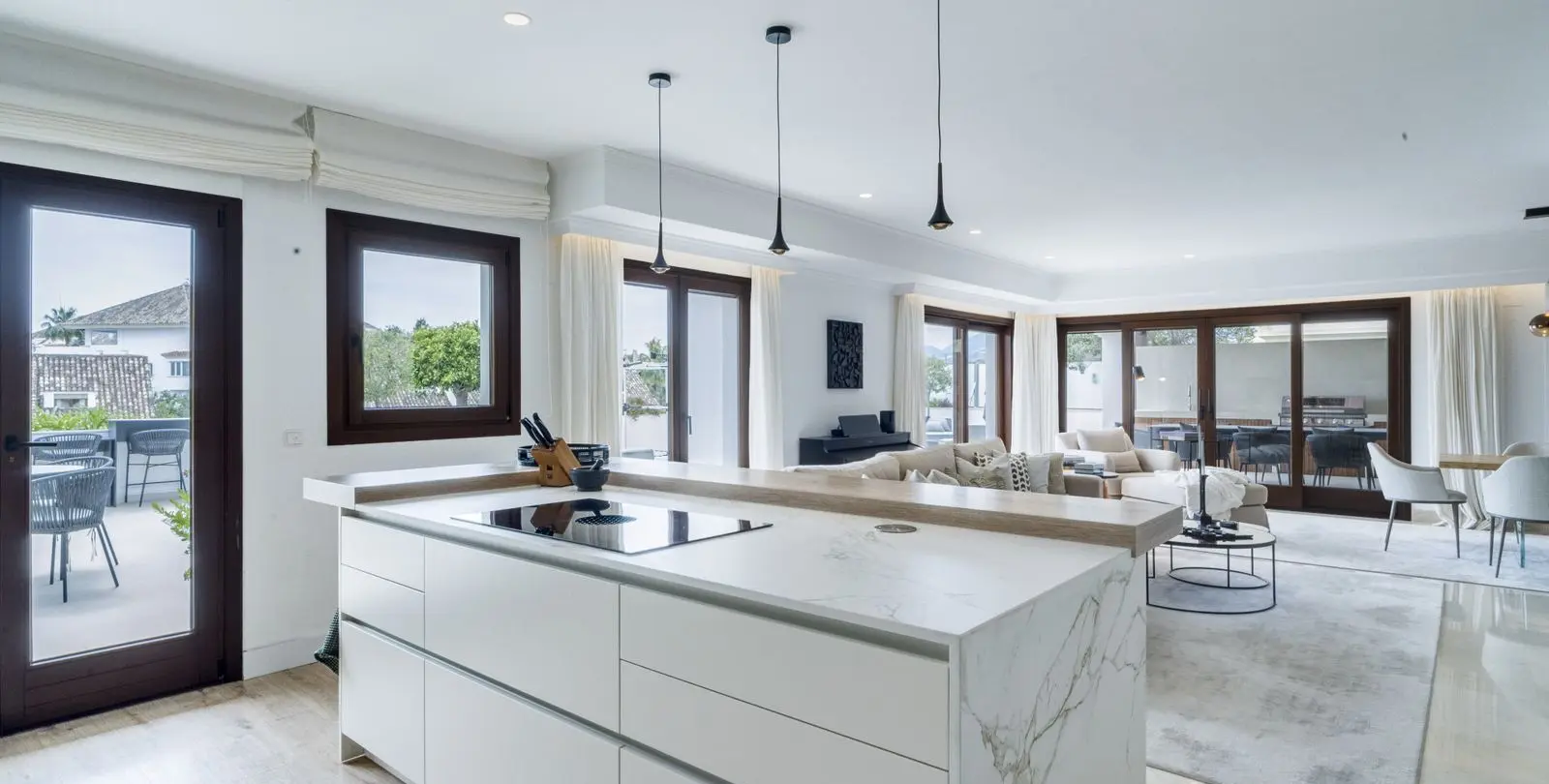 Sale of penthouse duplex in The Golden Mile 5