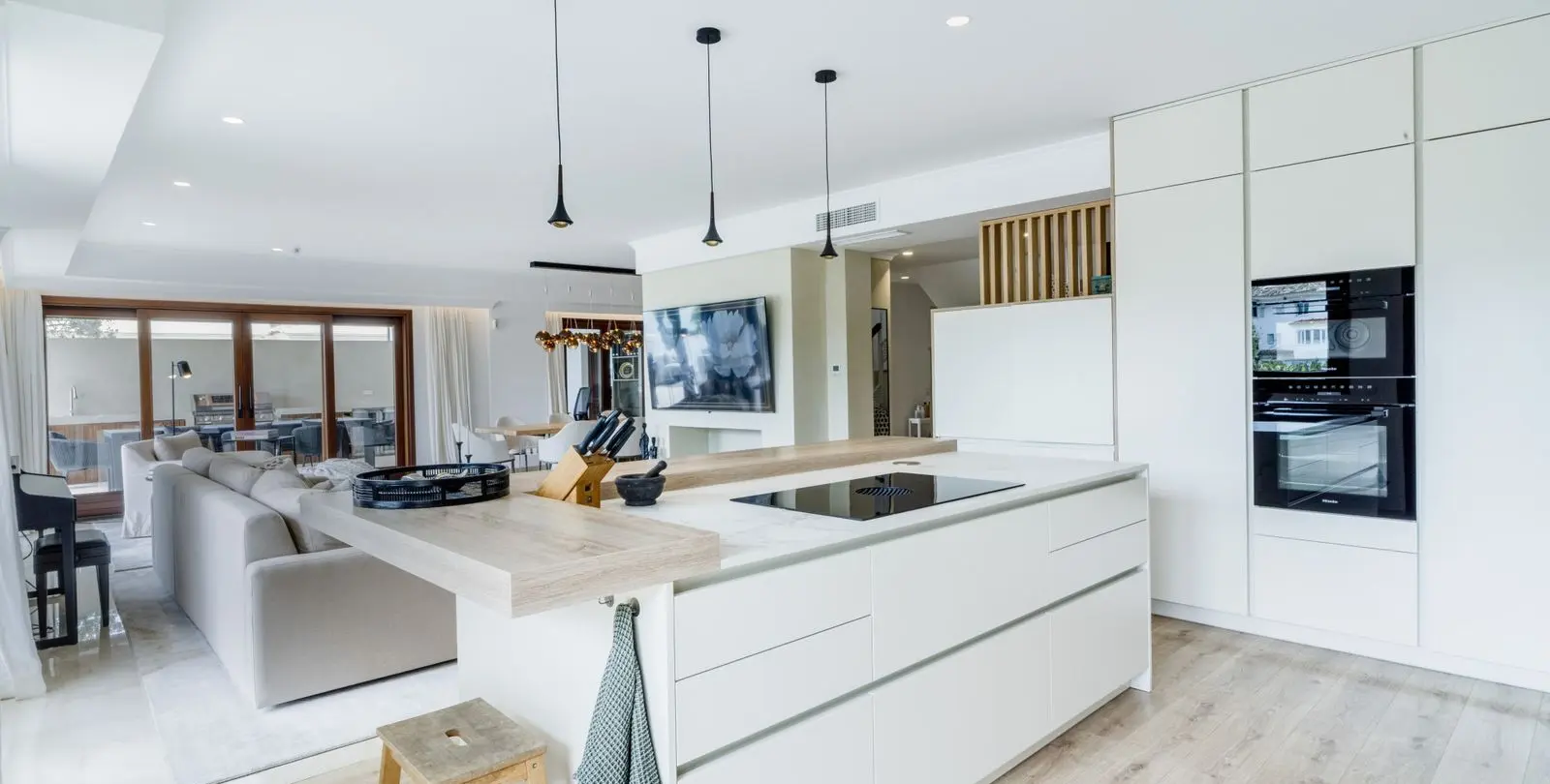 Sale of penthouse duplex in The Golden Mile 6