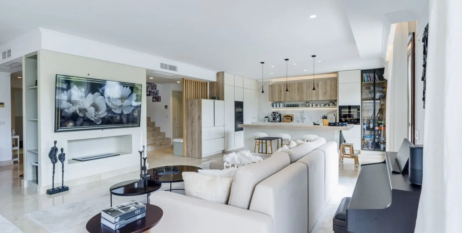 Sale of penthouse duplex in The Golden Mile 7