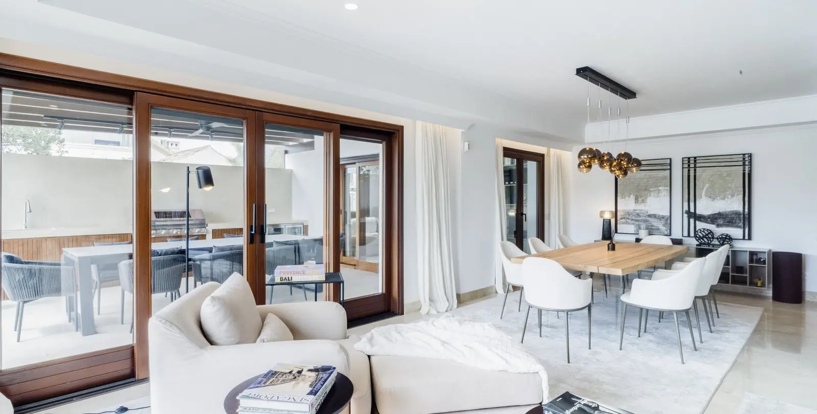 Sale of penthouse duplex in The Golden Mile 8