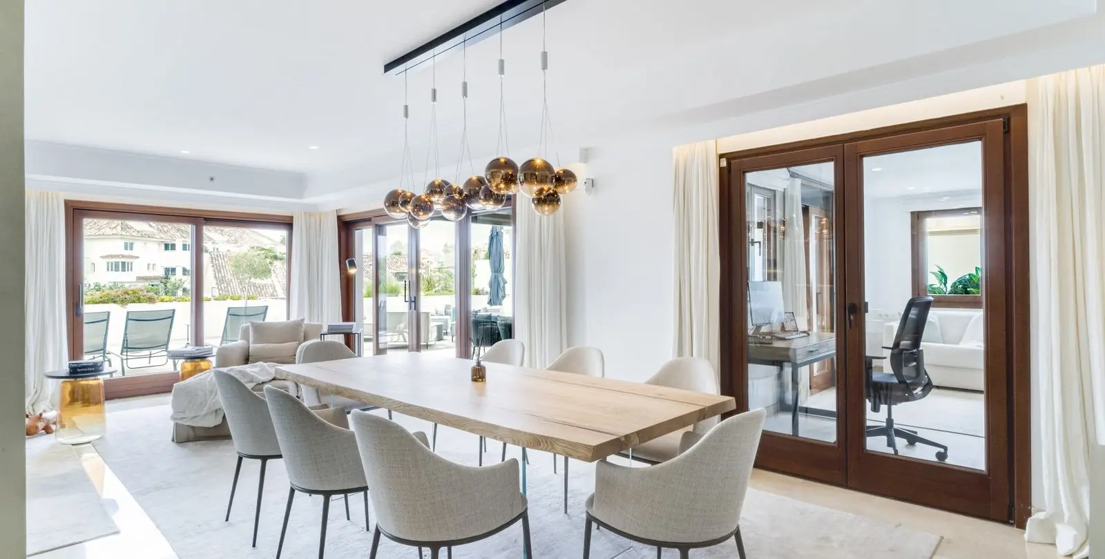 Sale of penthouse duplex in The Golden Mile 9