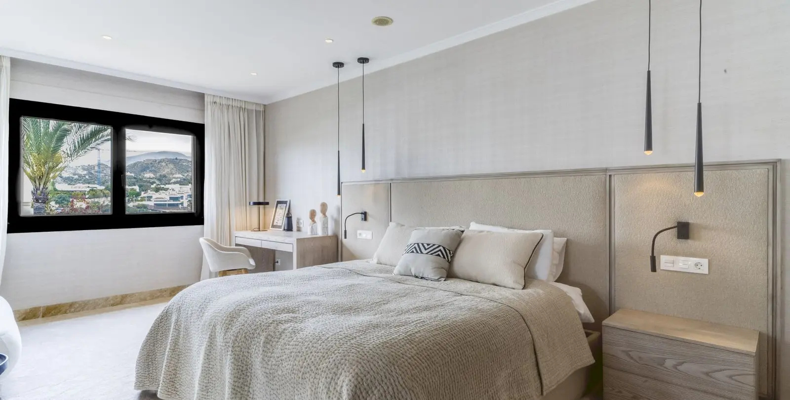 Sale of penthouse duplex in The Golden Mile 12