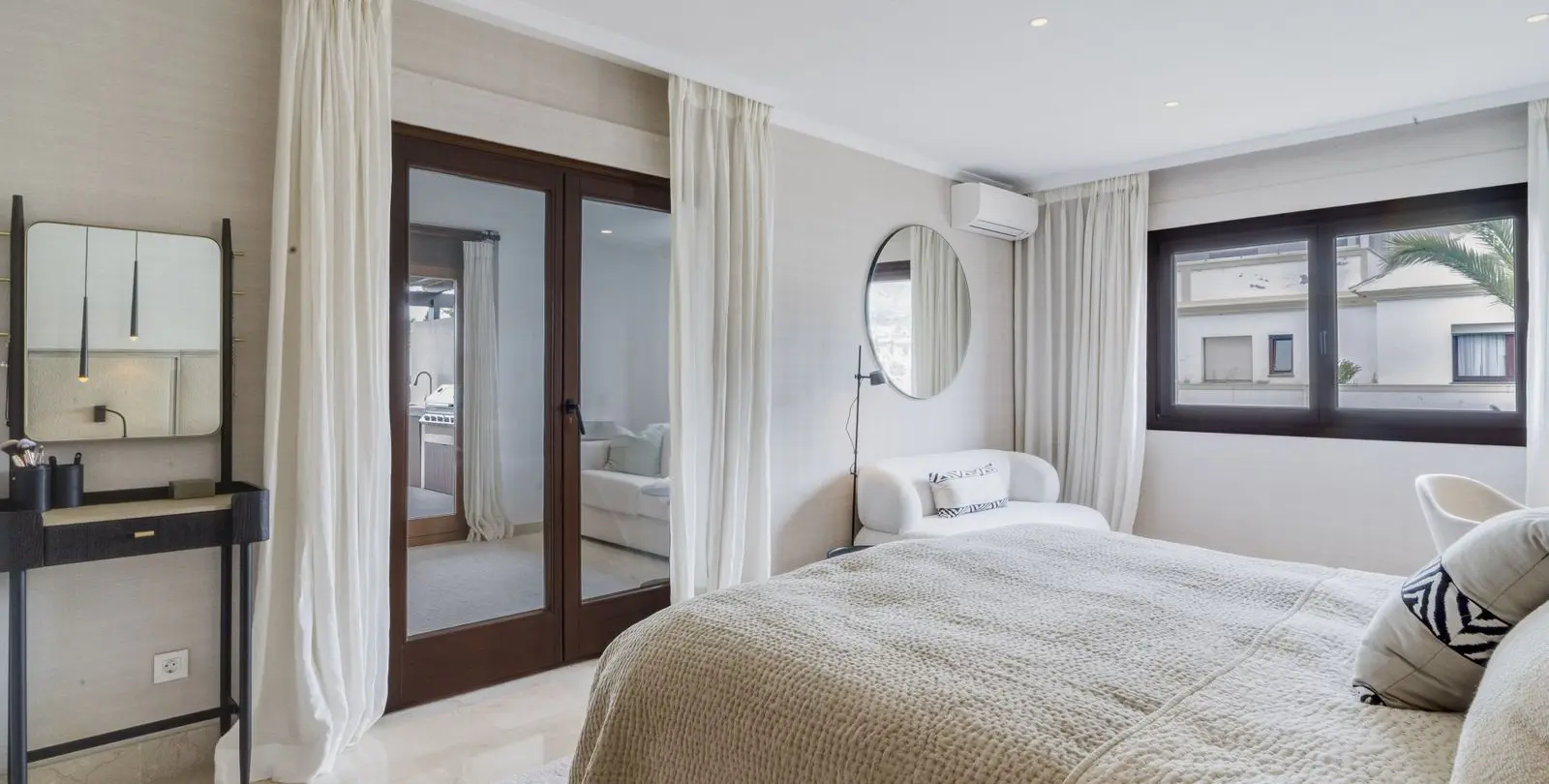 Sale of penthouse duplex in The Golden Mile 13