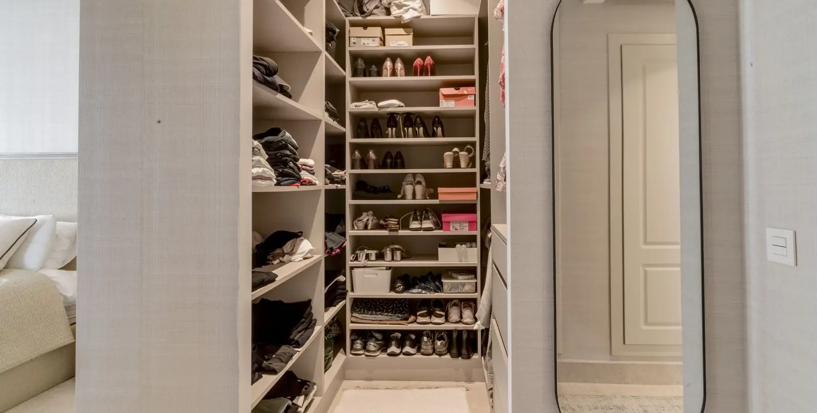 Sale of penthouse duplex in The Golden Mile 16