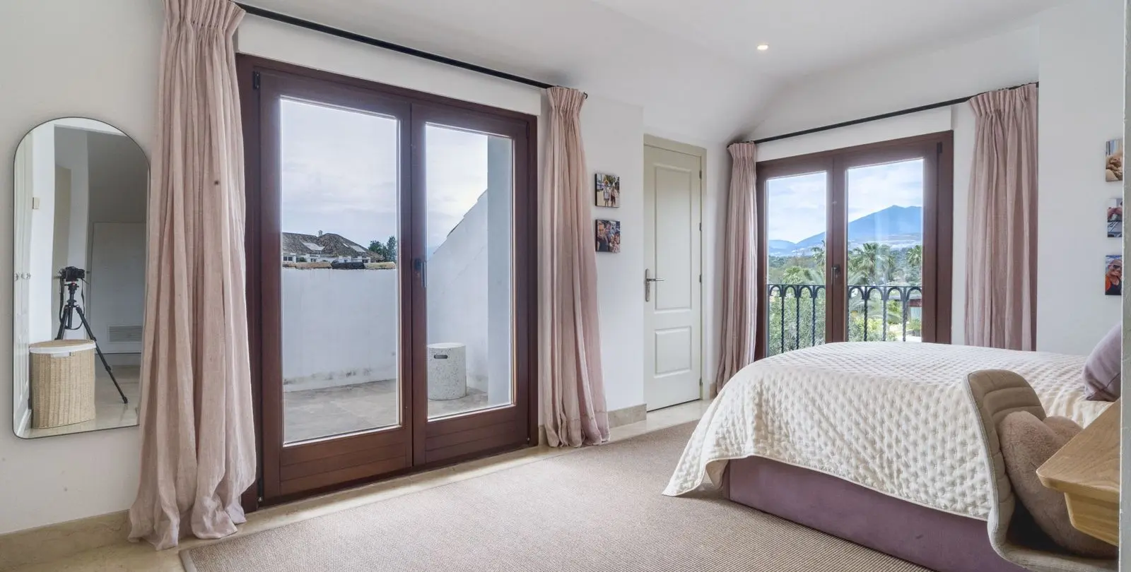 Sale of penthouse duplex in The Golden Mile 18