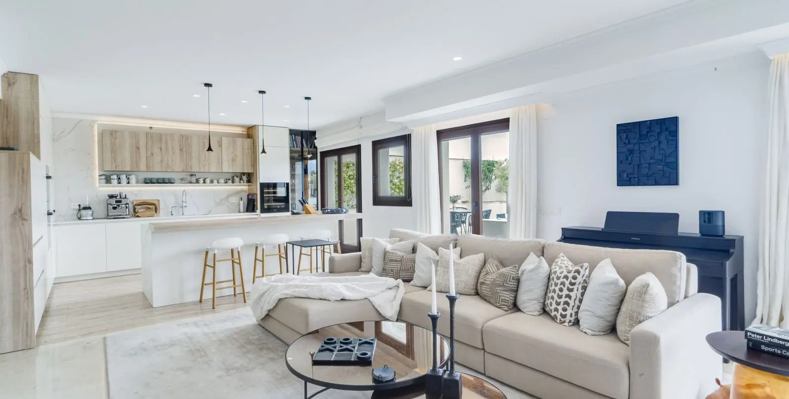 Sale of penthouse duplex in The Golden Mile 24
