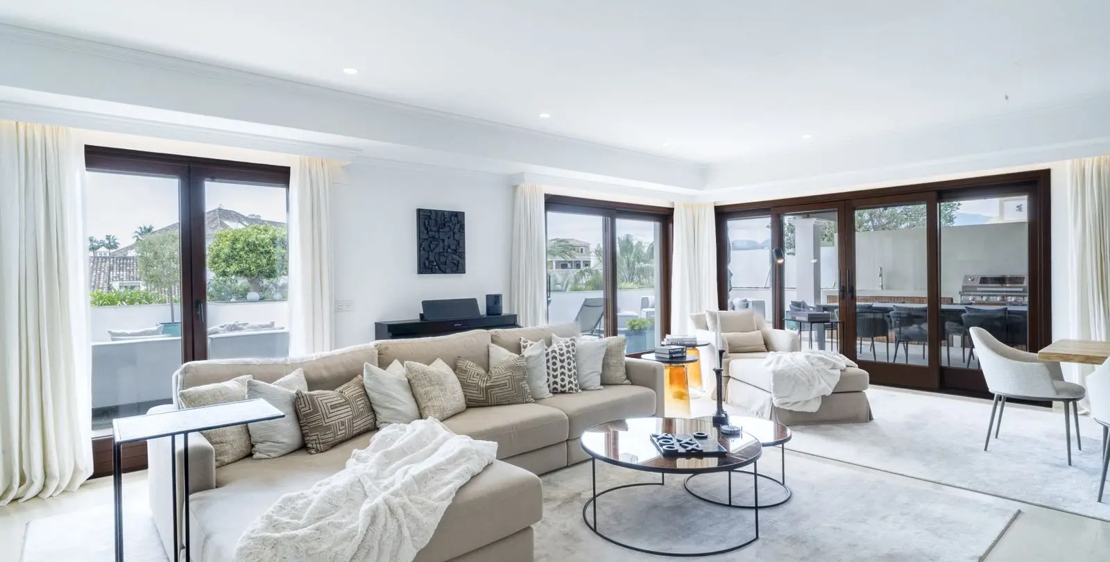 Sale of penthouse duplex in The Golden Mile 25