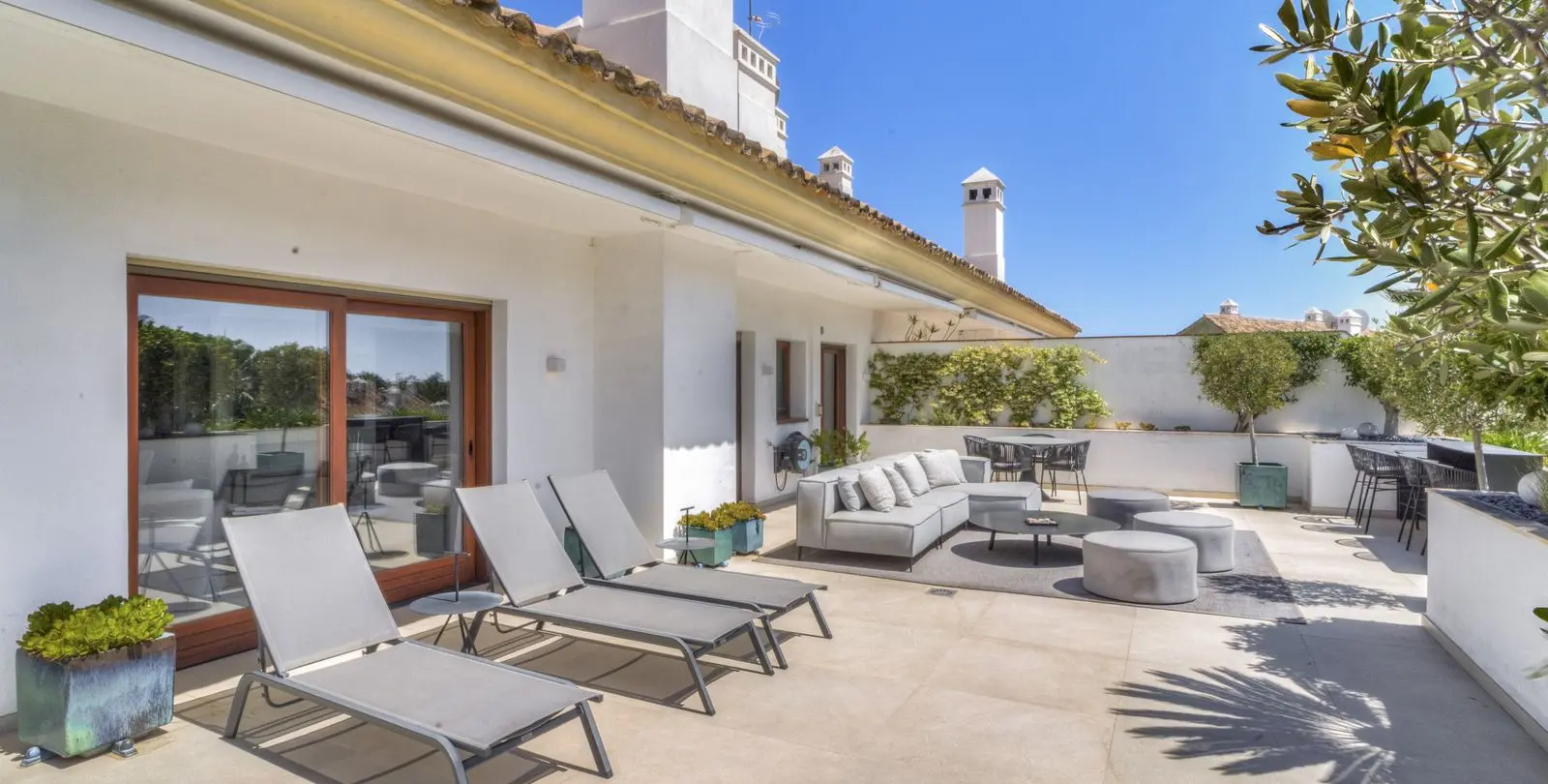 Sale of penthouse duplex in The Golden Mile 29