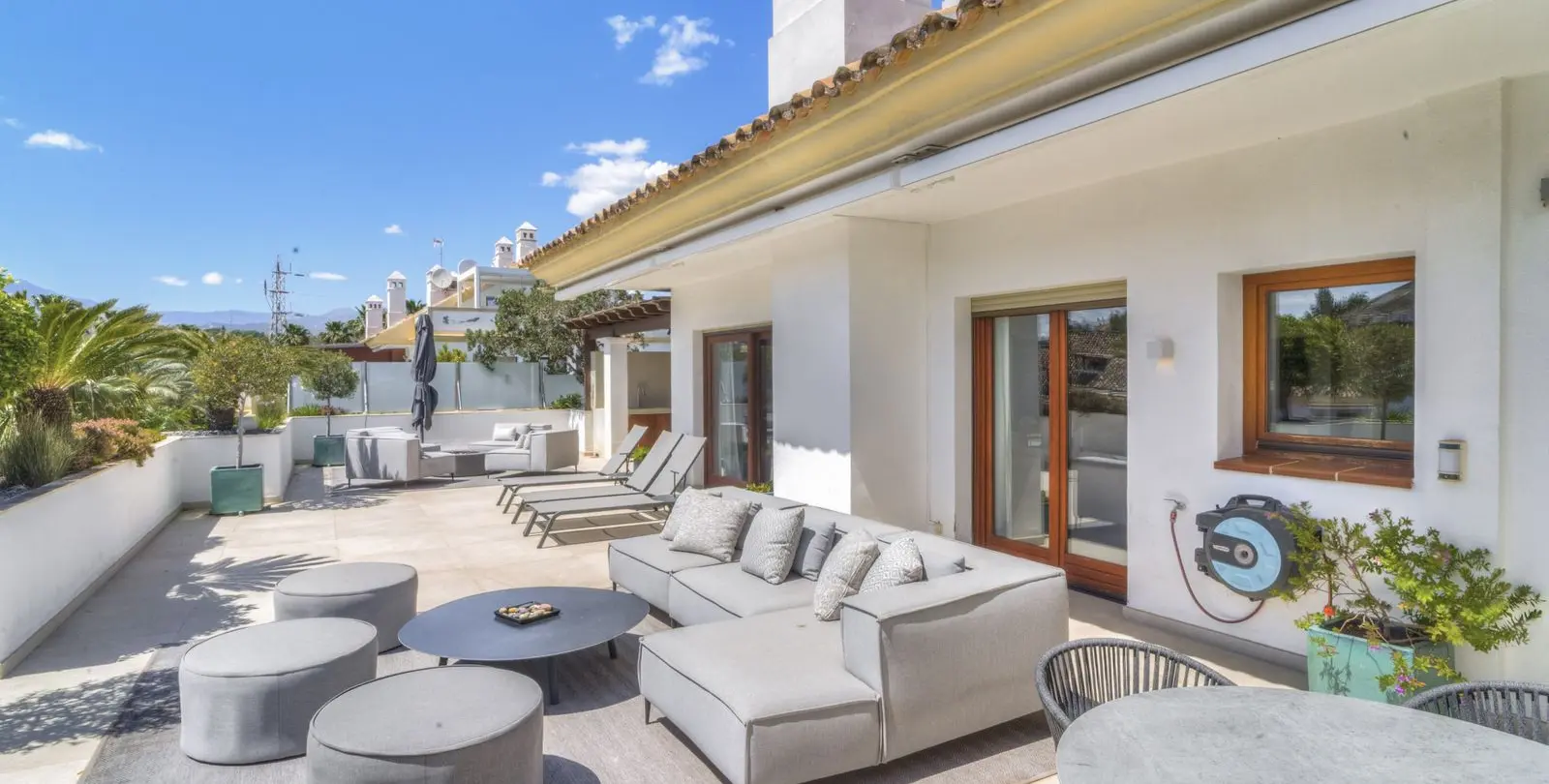Sale of penthouse duplex in The Golden Mile 31