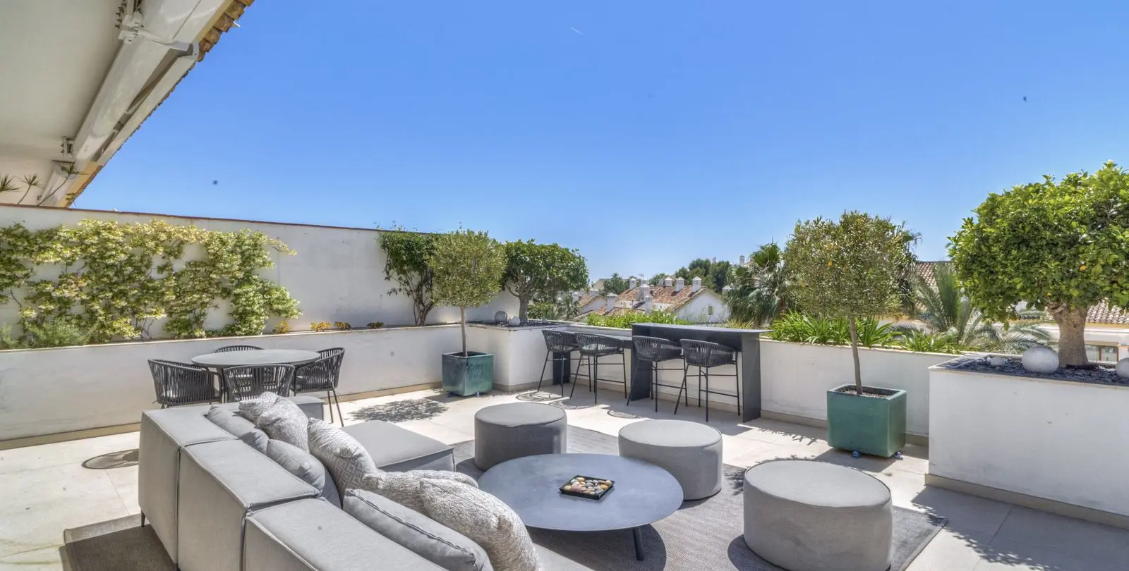 Sale of penthouse duplex in The Golden Mile 33