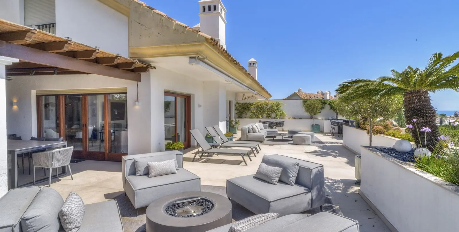 Sale of penthouse duplex in The Golden Mile 36