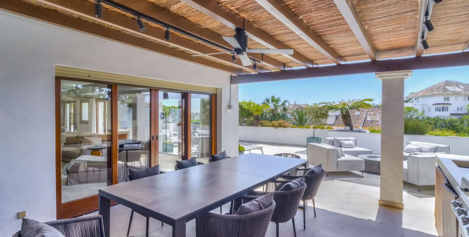 Sale of penthouse duplex in The Golden Mile 38