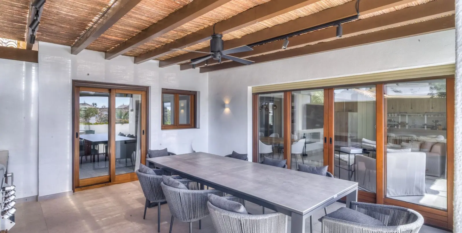 Sale of penthouse duplex in The Golden Mile 39