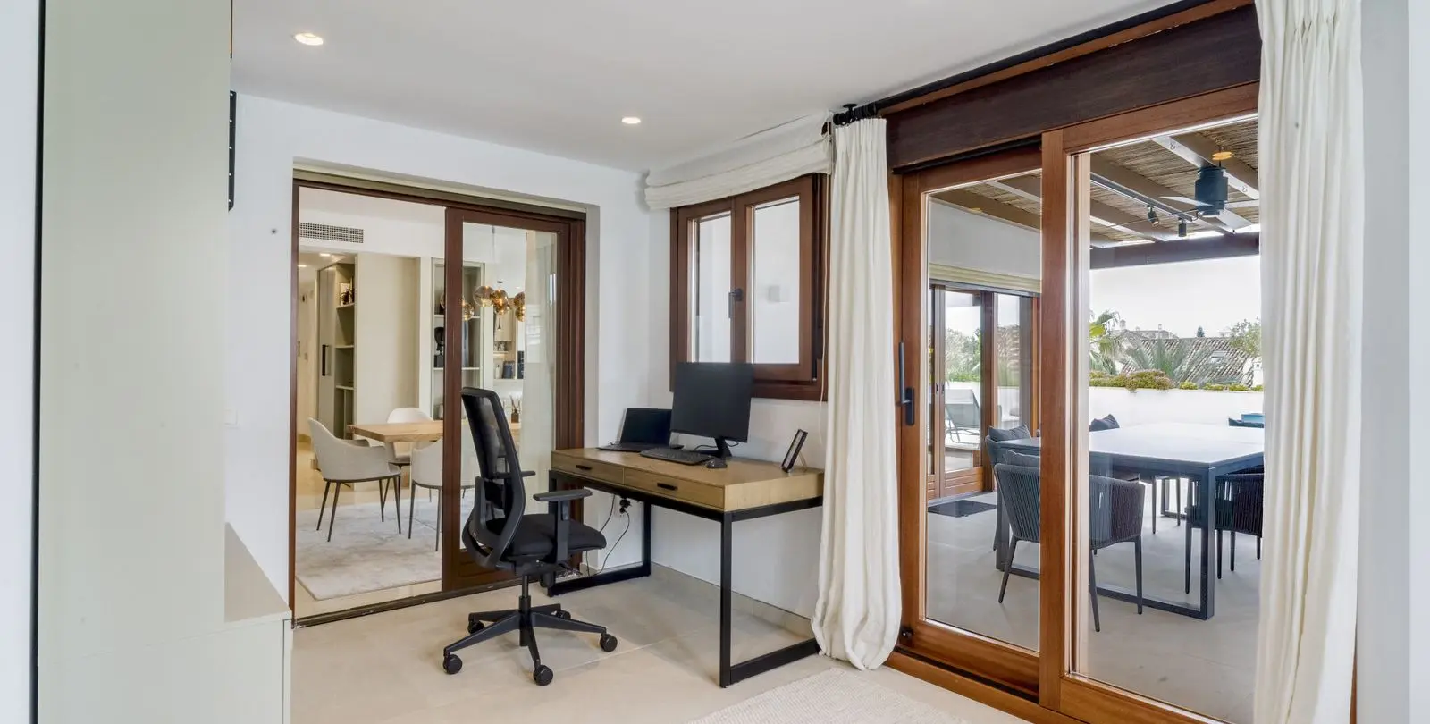 Sale of penthouse duplex in The Golden Mile 48