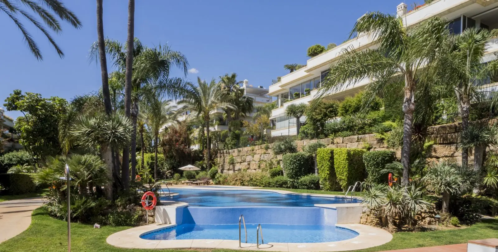 Sale of penthouse duplex in The Golden Mile 52