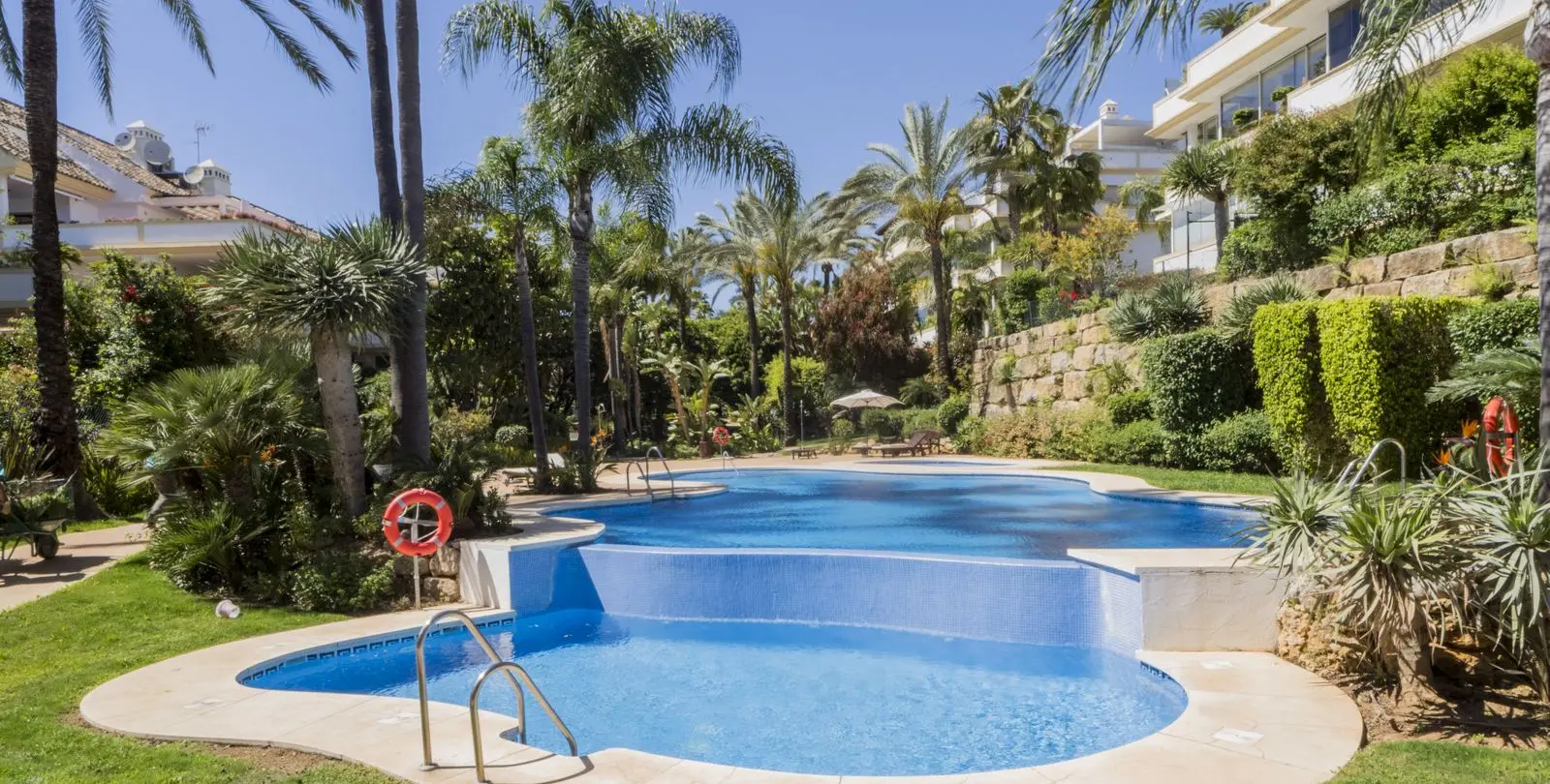 Sale of penthouse duplex in The Golden Mile 53