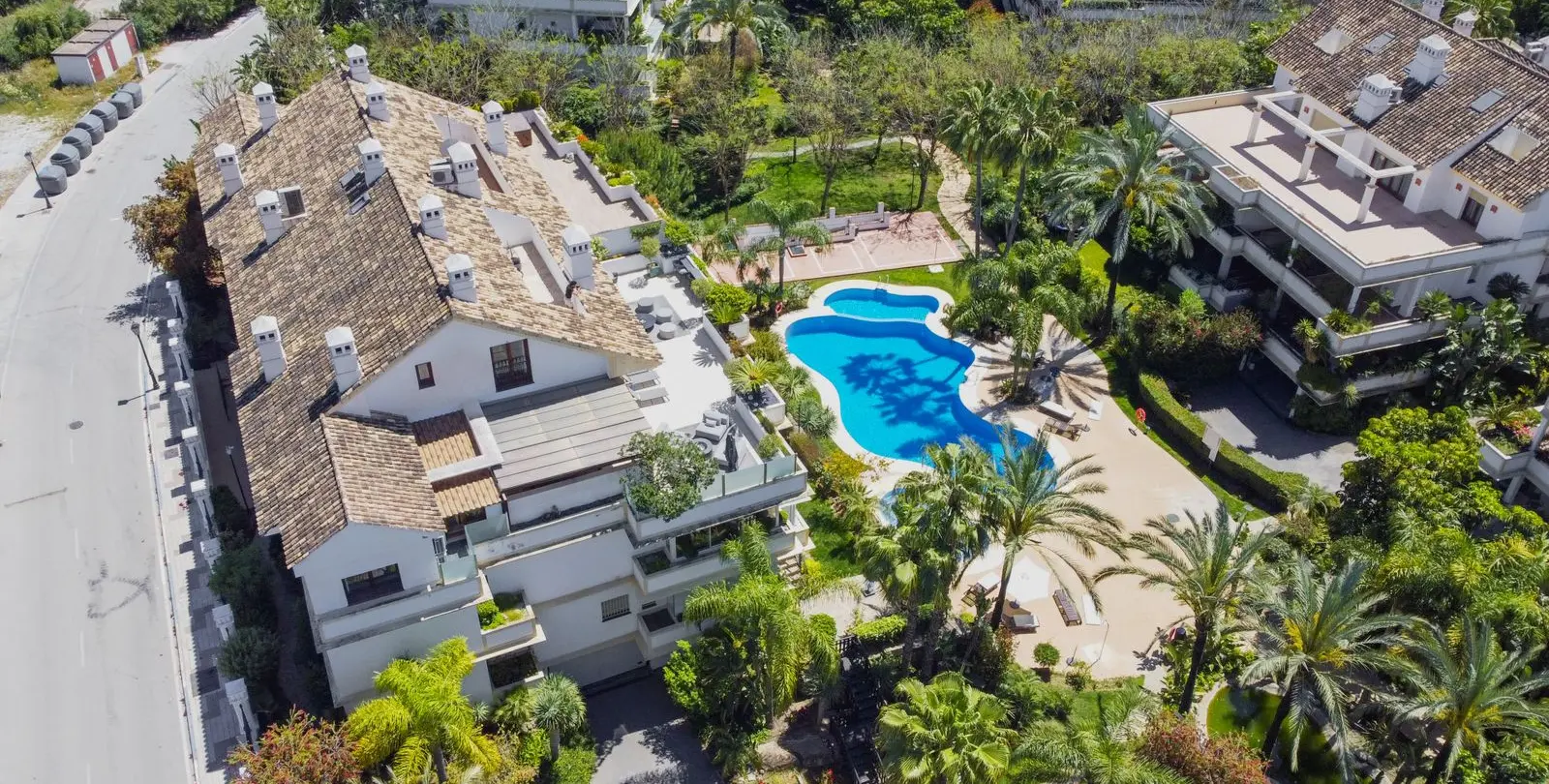 Sale of penthouse duplex in The Golden Mile 54