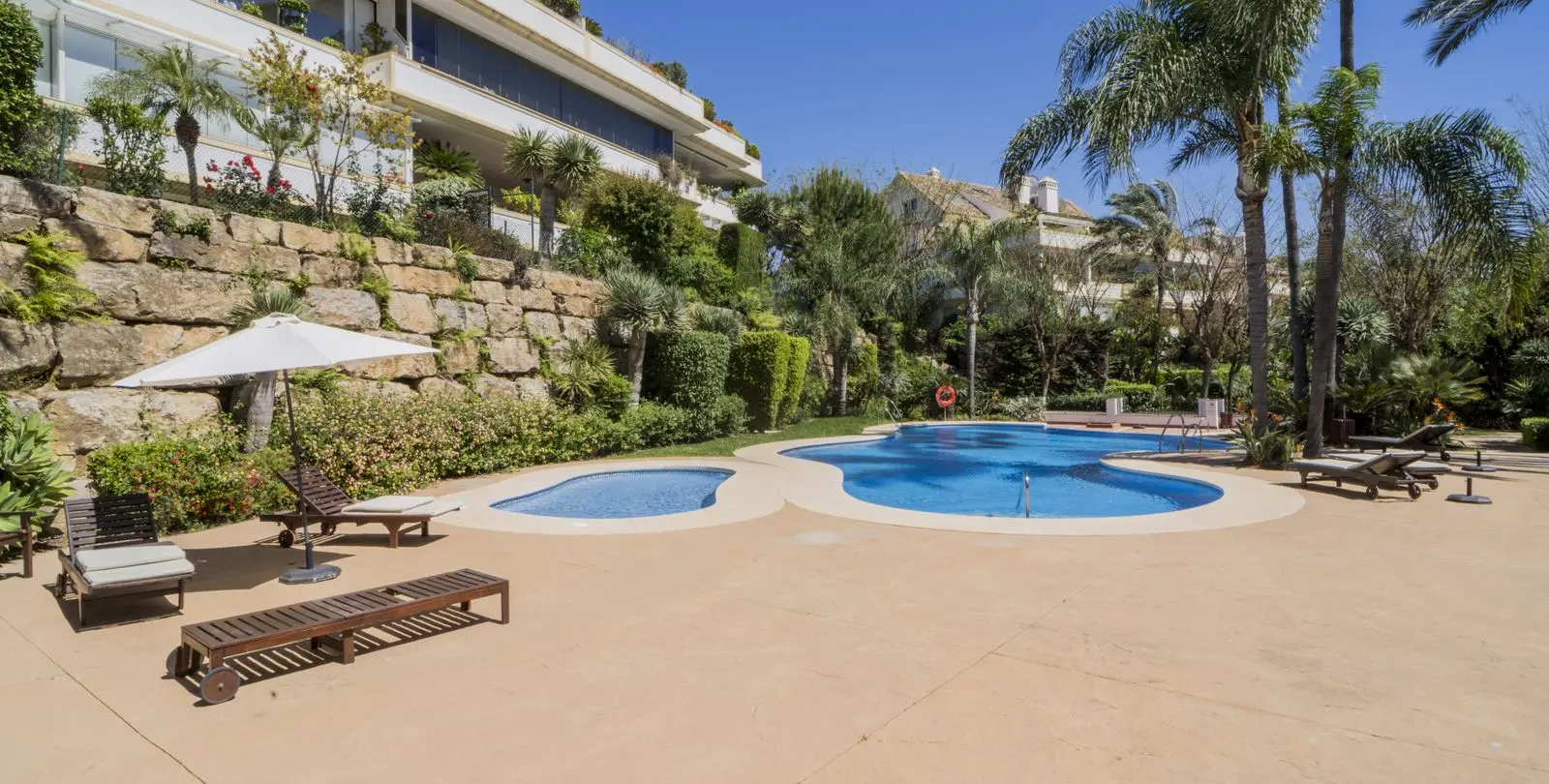Sale of penthouse duplex in The Golden Mile 55