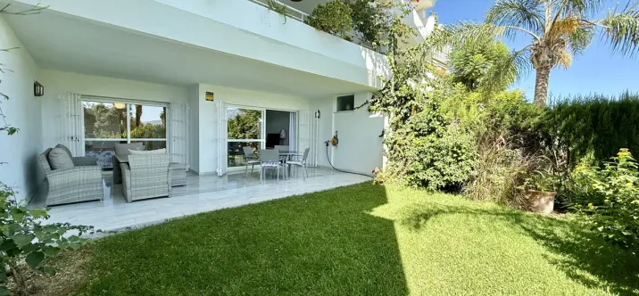 Alquiler a corto plazo de apartamento en planta baja en Guadalmina Baja 0
