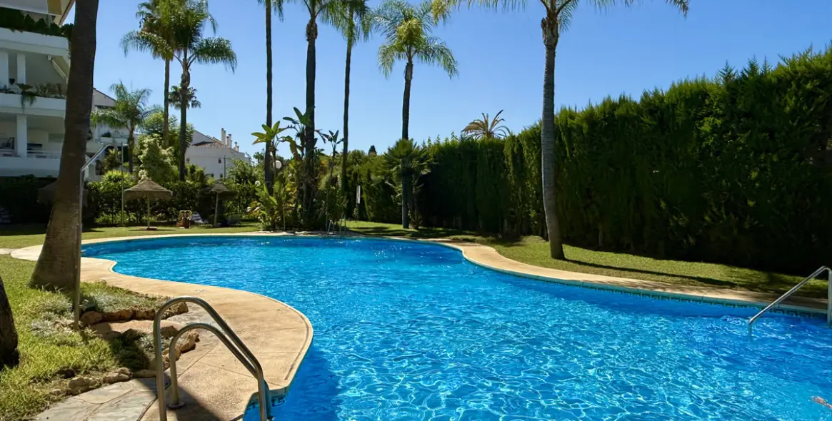 Alquiler a corto plazo de apartamento en planta baja en Guadalmina Baja 5