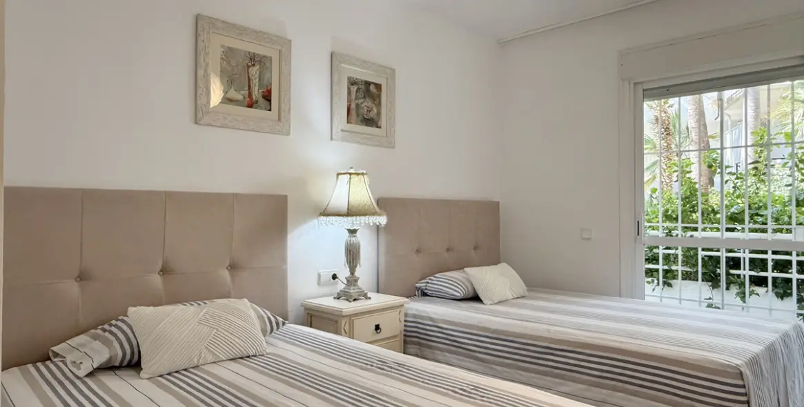 Alquiler a corto plazo de apartamento en planta baja en Guadalmina Baja 16