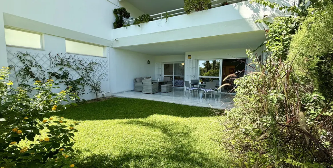 Alquiler a corto plazo de apartamento en planta baja en Guadalmina Baja 23