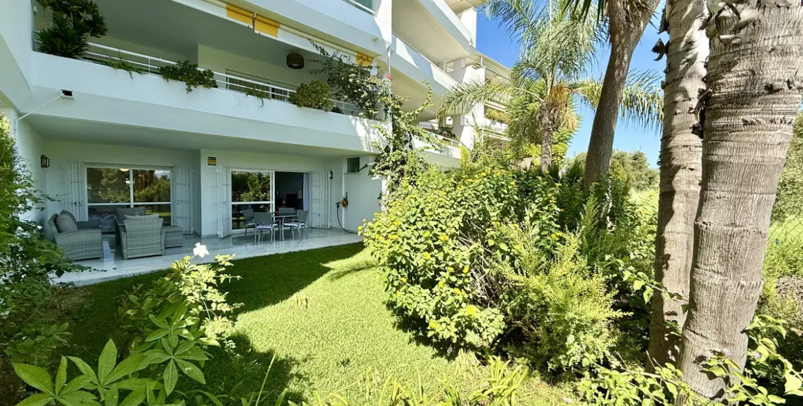 Alquiler a corto plazo de apartamento en planta baja en Guadalmina Baja 24