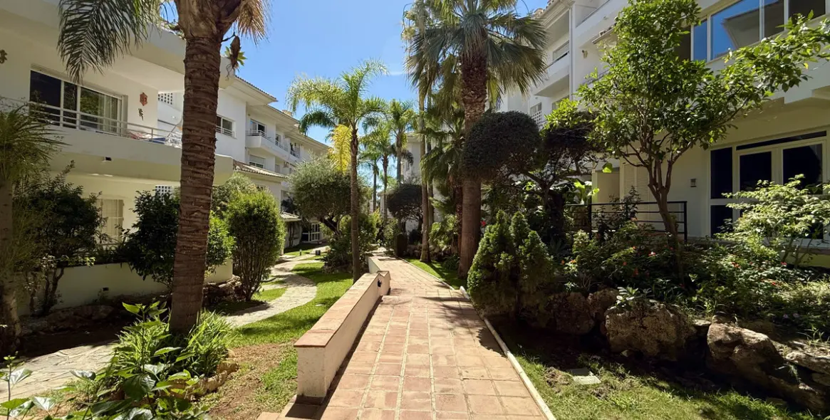 Alquiler a corto plazo de apartamento en planta baja en Guadalmina Baja 27