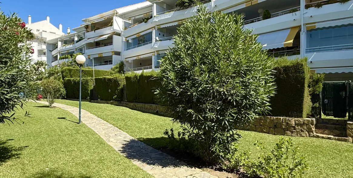 Alquiler a corto plazo de apartamento en planta baja en Guadalmina Baja 29