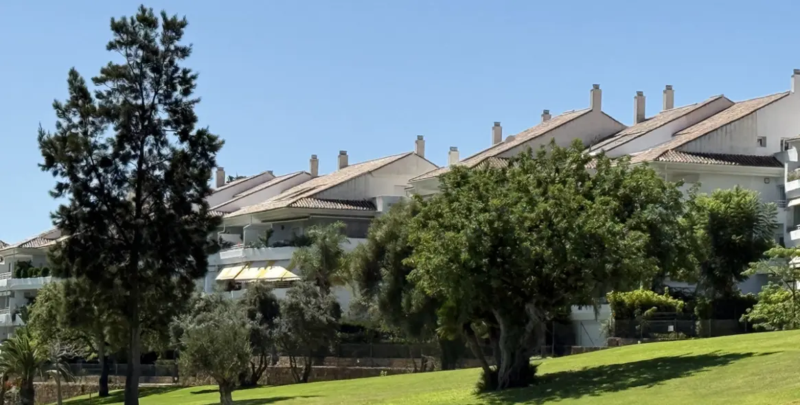 Alquiler a corto plazo de apartamento en planta baja en Guadalmina Baja 30
