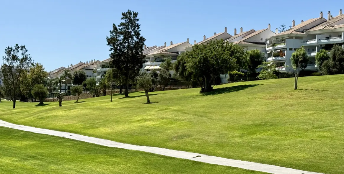 Alquiler a corto plazo de apartamento en planta baja en Guadalmina Baja 36