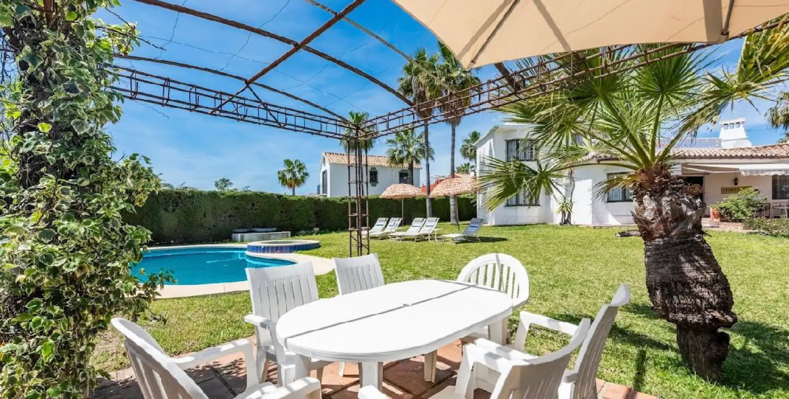 Long-term rent of detached villa in New Golden Mile 1